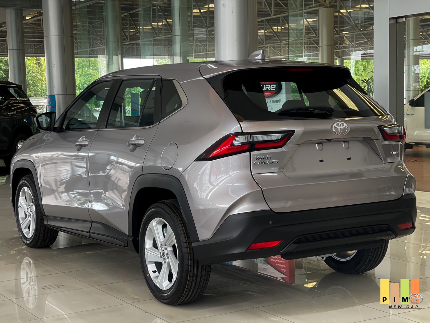 toyota yaris cross smart สีเงิน