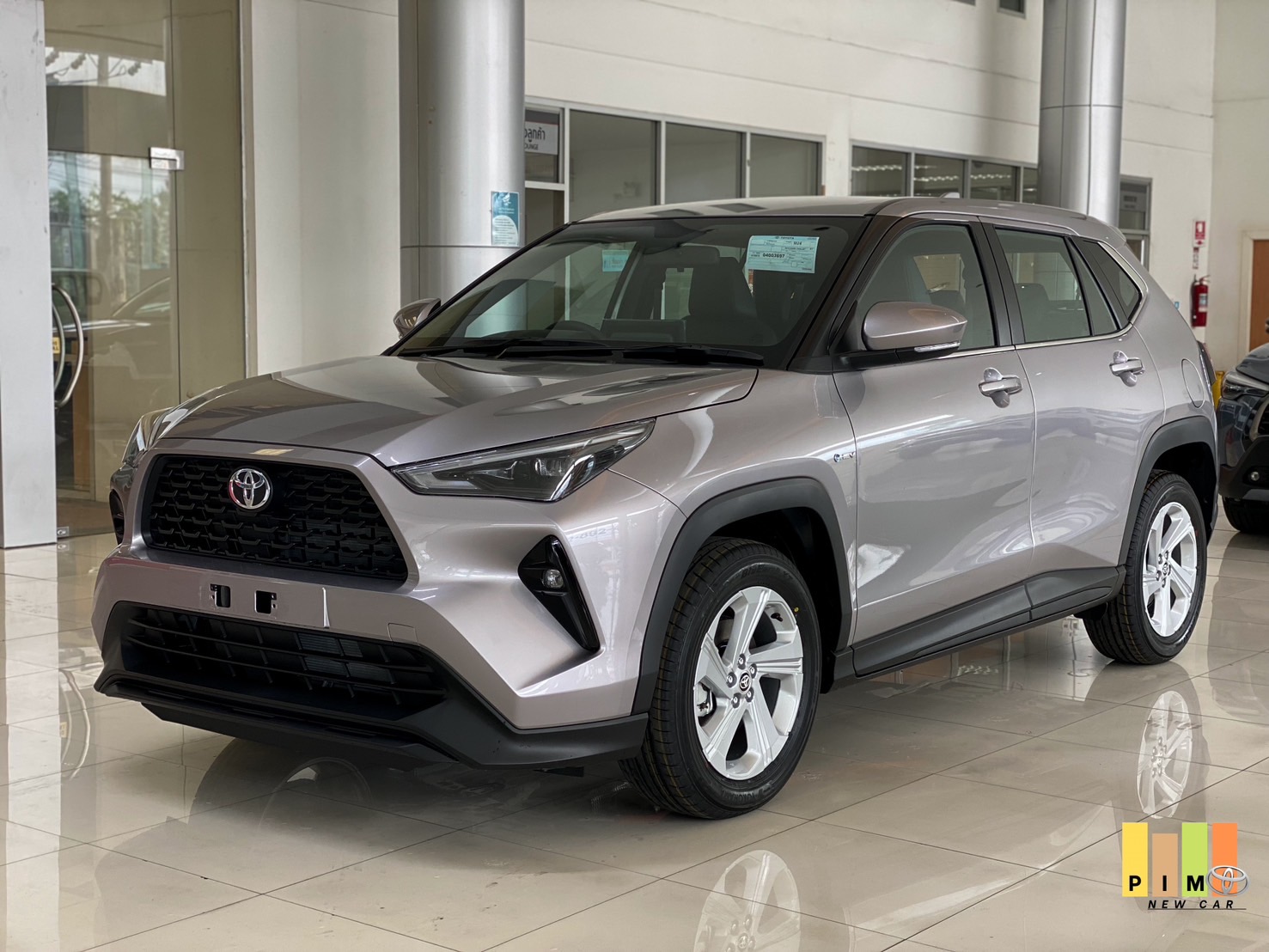 toyota yaris cross รุ่น smart สีเงิน