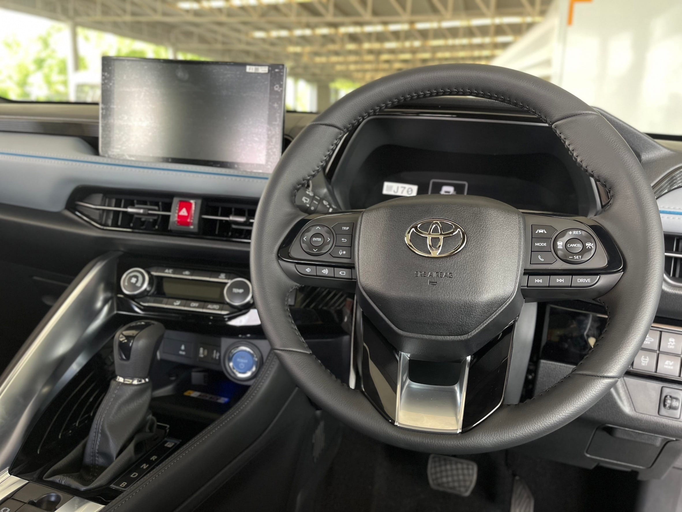 พวงมาลัย yariscross HEV premium Luxury