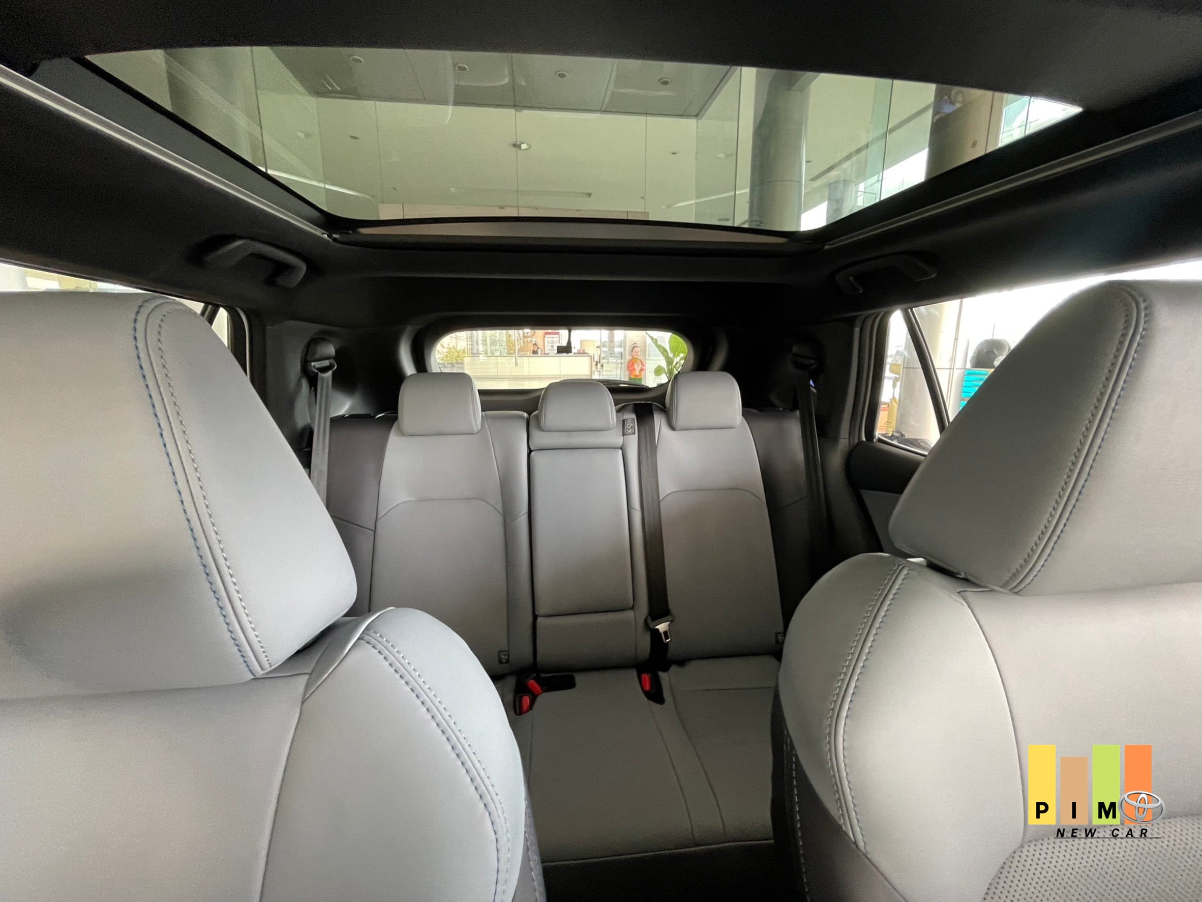 ภายในyariscross premium Luxruy